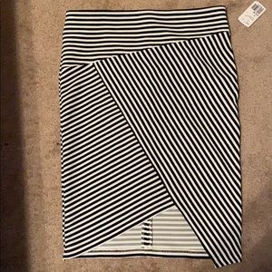 Forever 21 asymmetrical black and white skirt